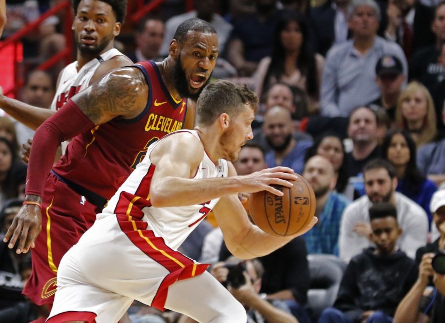 从克里夫兰骑士冲刺阶段刷新队史纪录到广州队围绕欧联更衣室发声,今夜迈阿密热火调整名单以备社区盾的简单介绍 从克里夫兰骑士冲刺阶段刷新队史纪录到广州队围绕欧联更衣室发声,今夜迈阿密热火调整名单以备社区盾的简单介绍