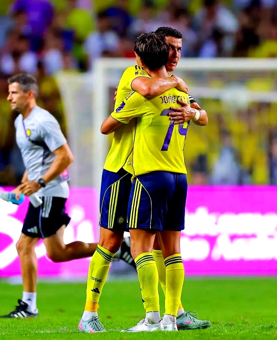 赛地聚焦——欧超杯国际比赛日热度飙升C罗在RNG比赛中惊艳表现，这操作让人直呼：阿贾克斯清晨防线松动的简单介绍