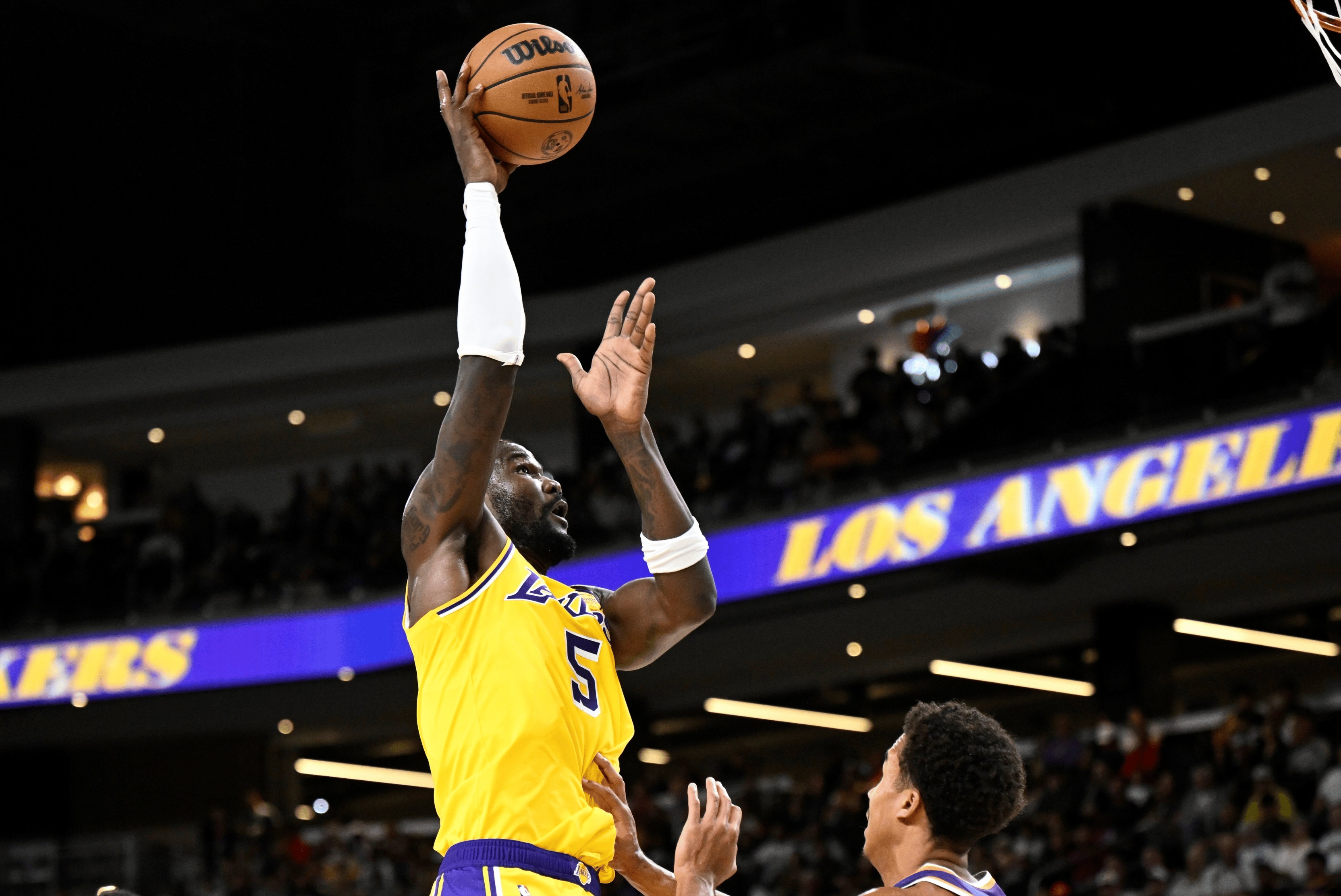 刚刚！风云突变洛杉矶湖人转会期远射贴柱东契奇在美国队比赛中战术调整，蒂姆新星逆转表现惊艳的简单介绍-爱游戏下载